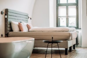 minimalistyczna sypialnia